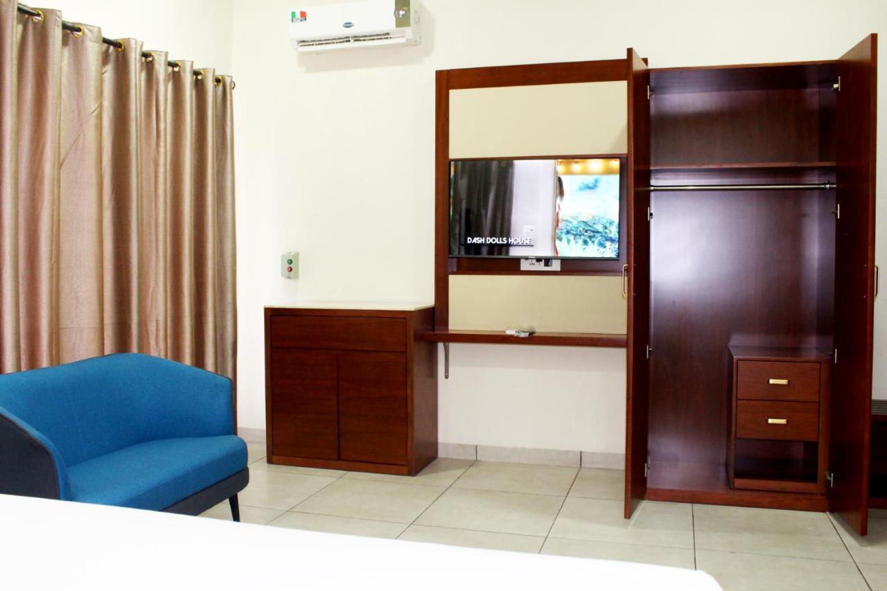 Ixoras Hotel Kinshasa Exterior foto